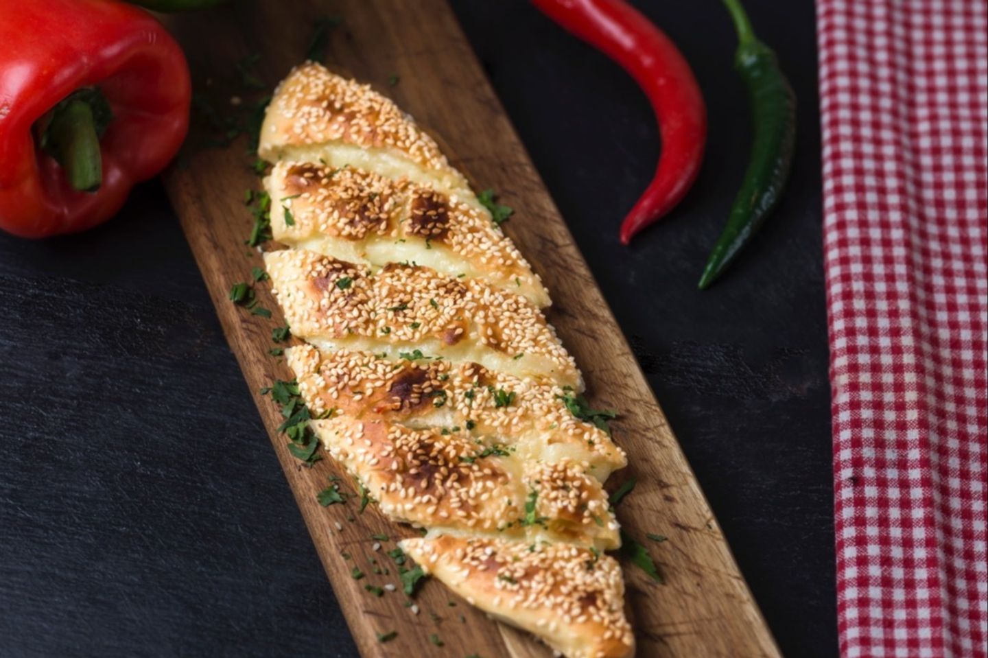 سميت فلافل وطحينة