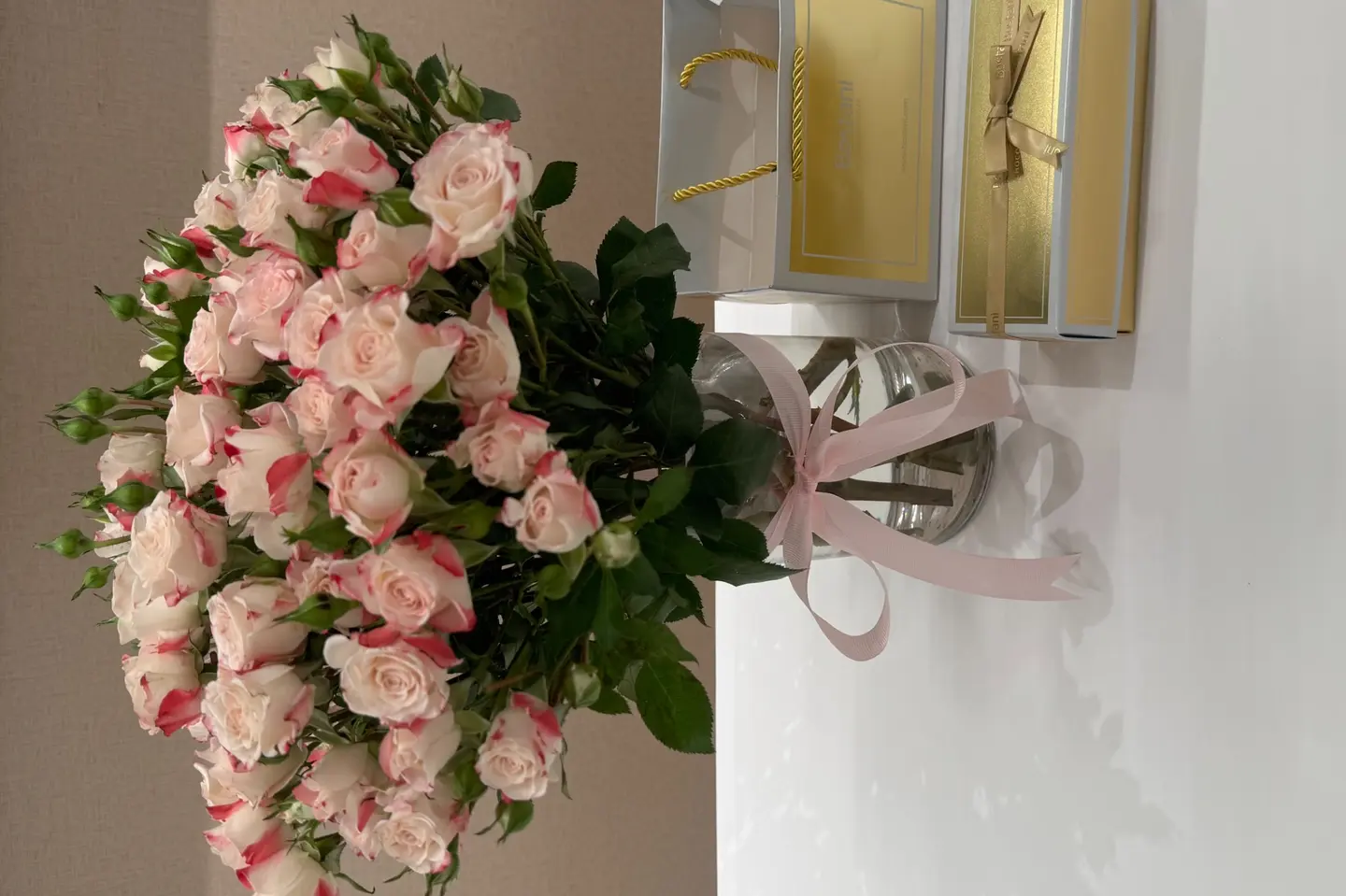 Bostani Chocolate With A Natural Flower Vase
