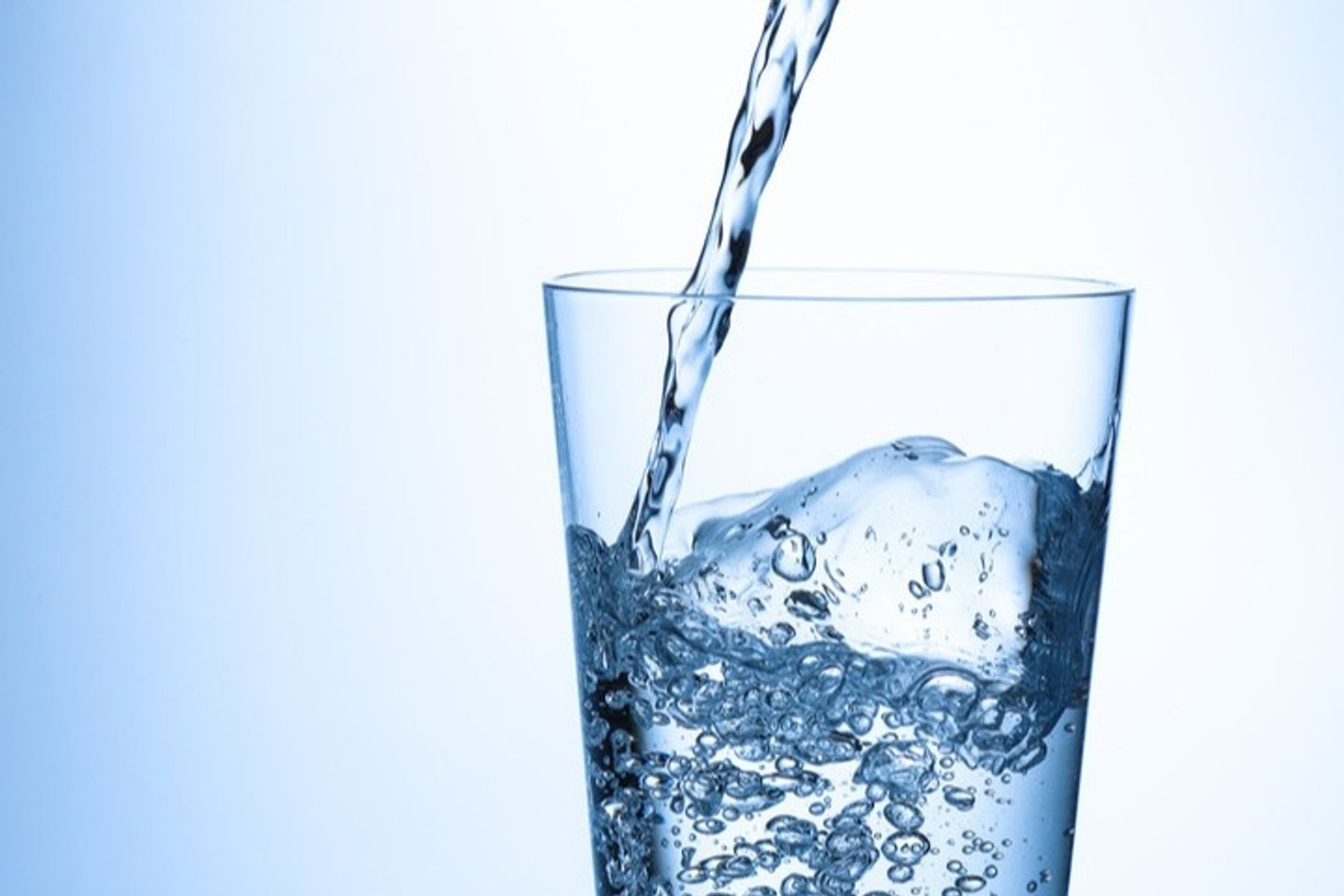 مياه معدنية كبيرة