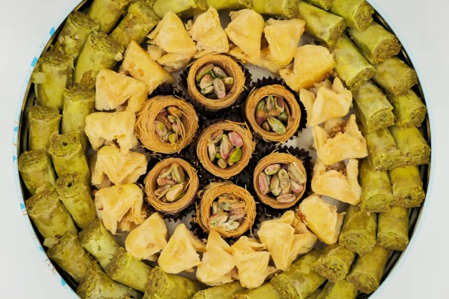 بقلاوة فاخرة كبير