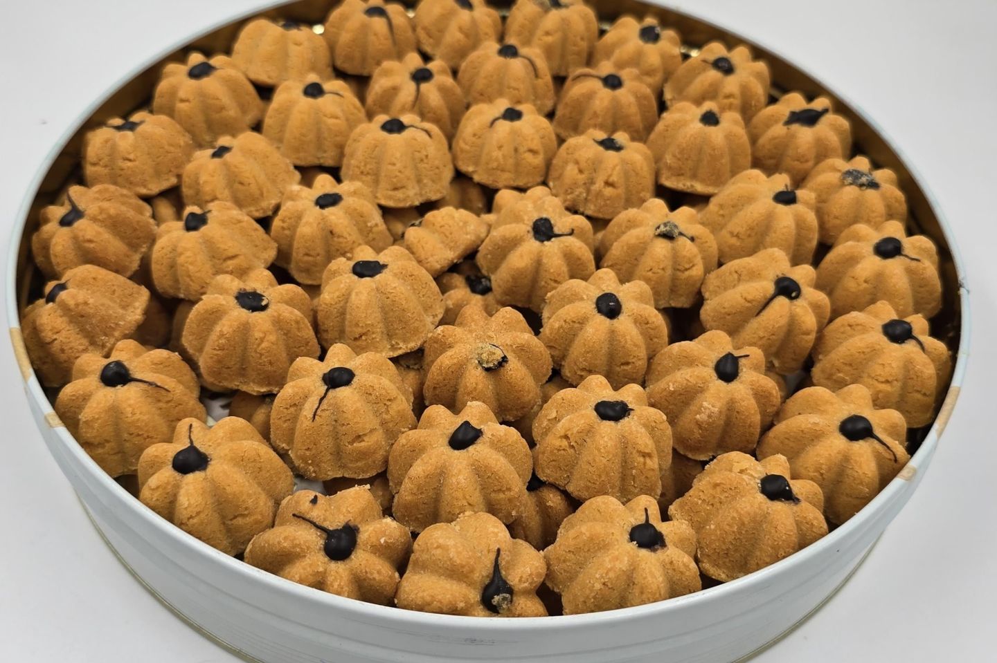 علبة غريبة حمصية