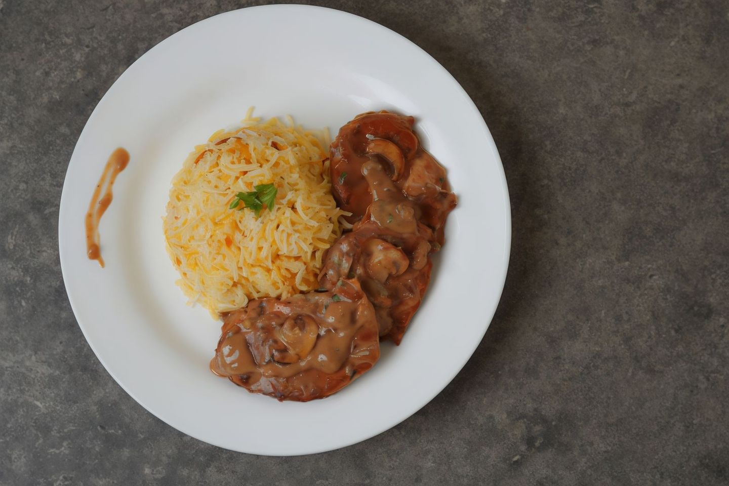دجاج مع صلصة الفطروالكريمة