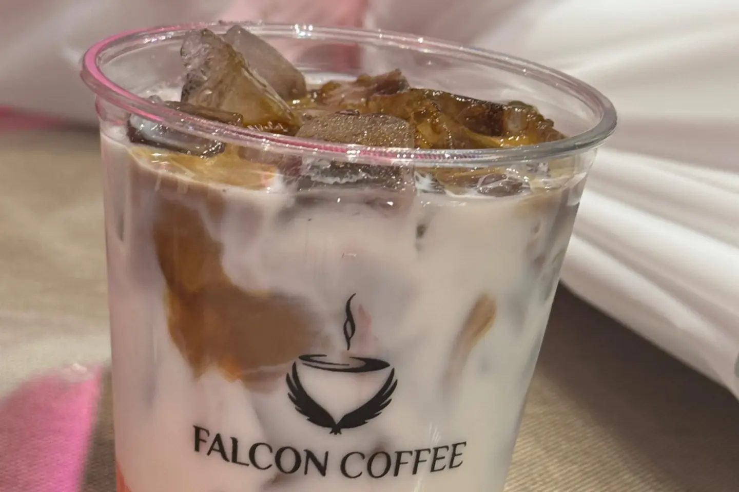 ايس لاتيه فالكون