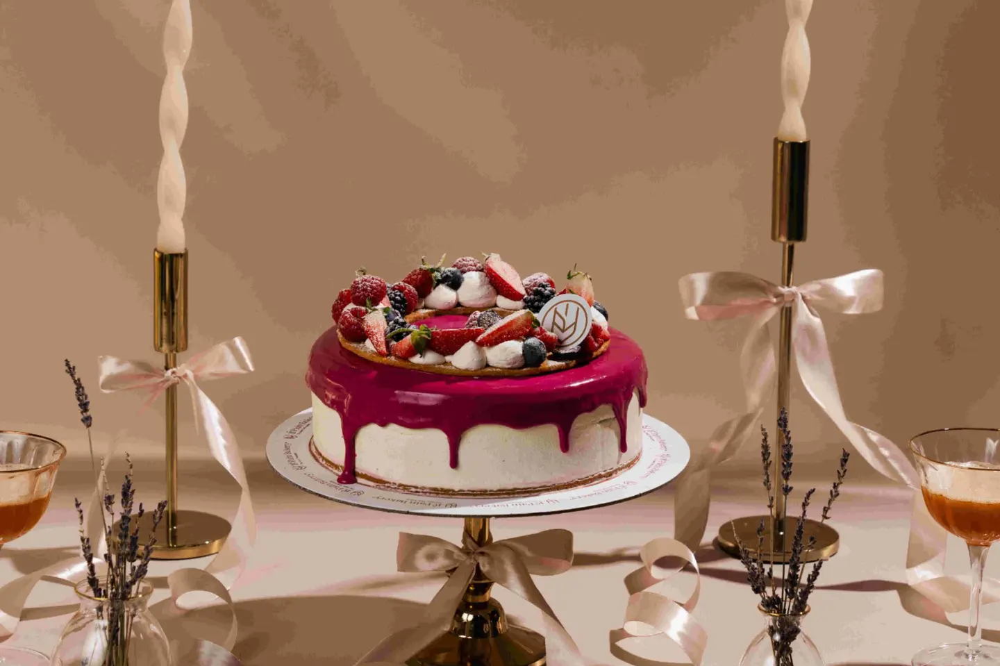 Mix Berry Crunch Cake