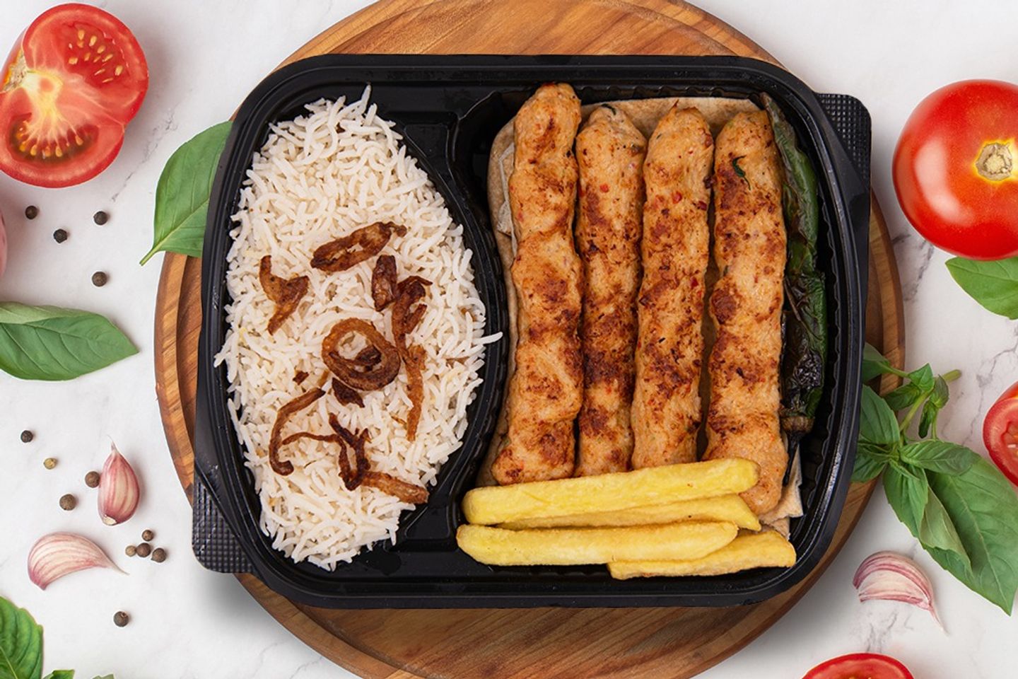 كباب دجاج مع الحمص او الأرز