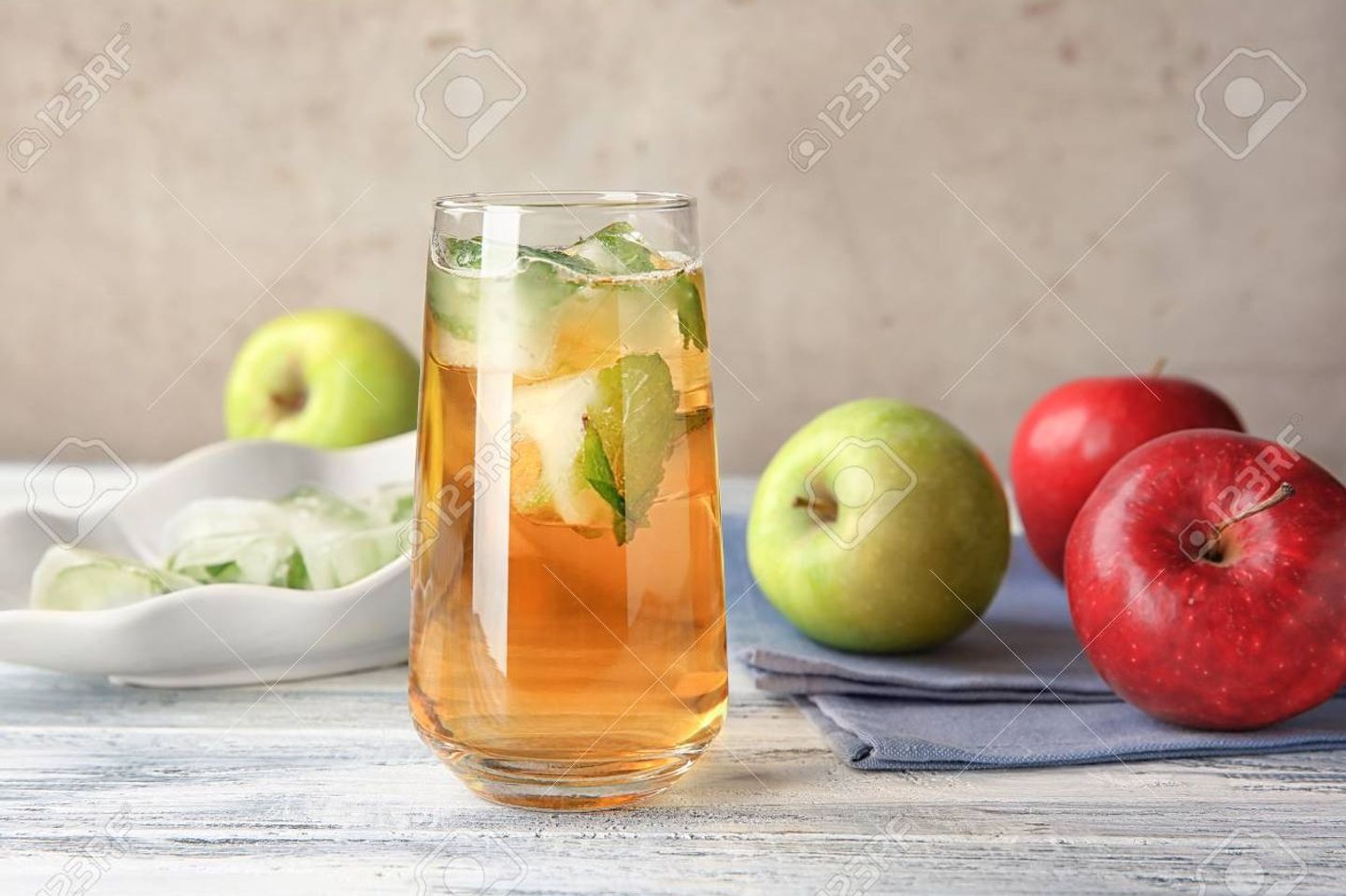سعودي شمبانيا خالي من الكحول