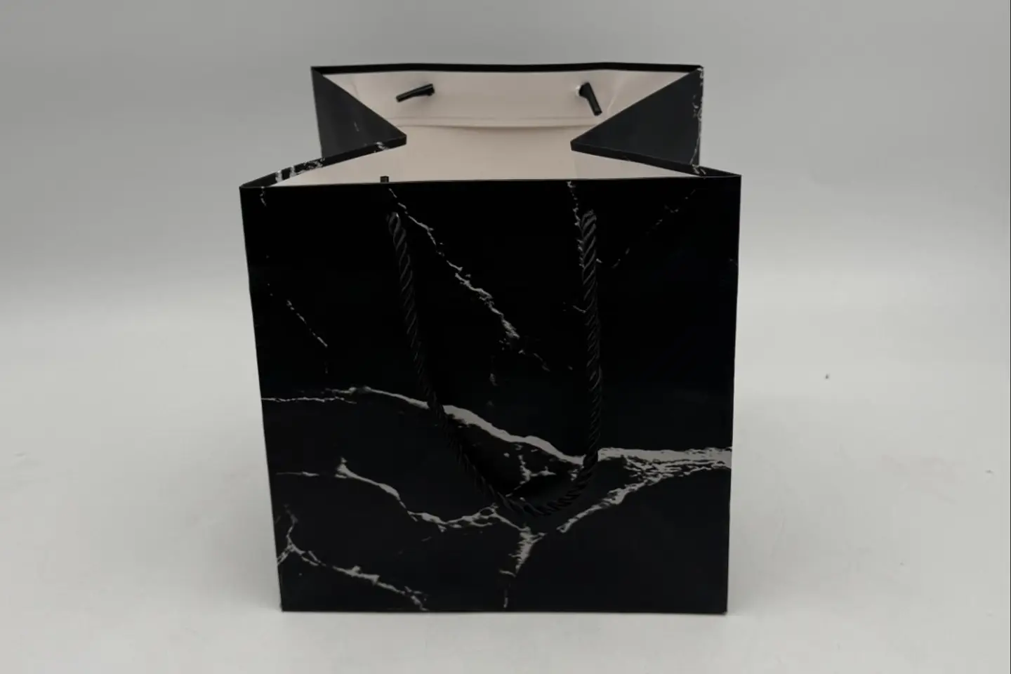 كيس مربع كبير