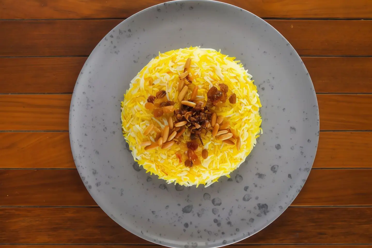 رز بالمكسرات والزعفران