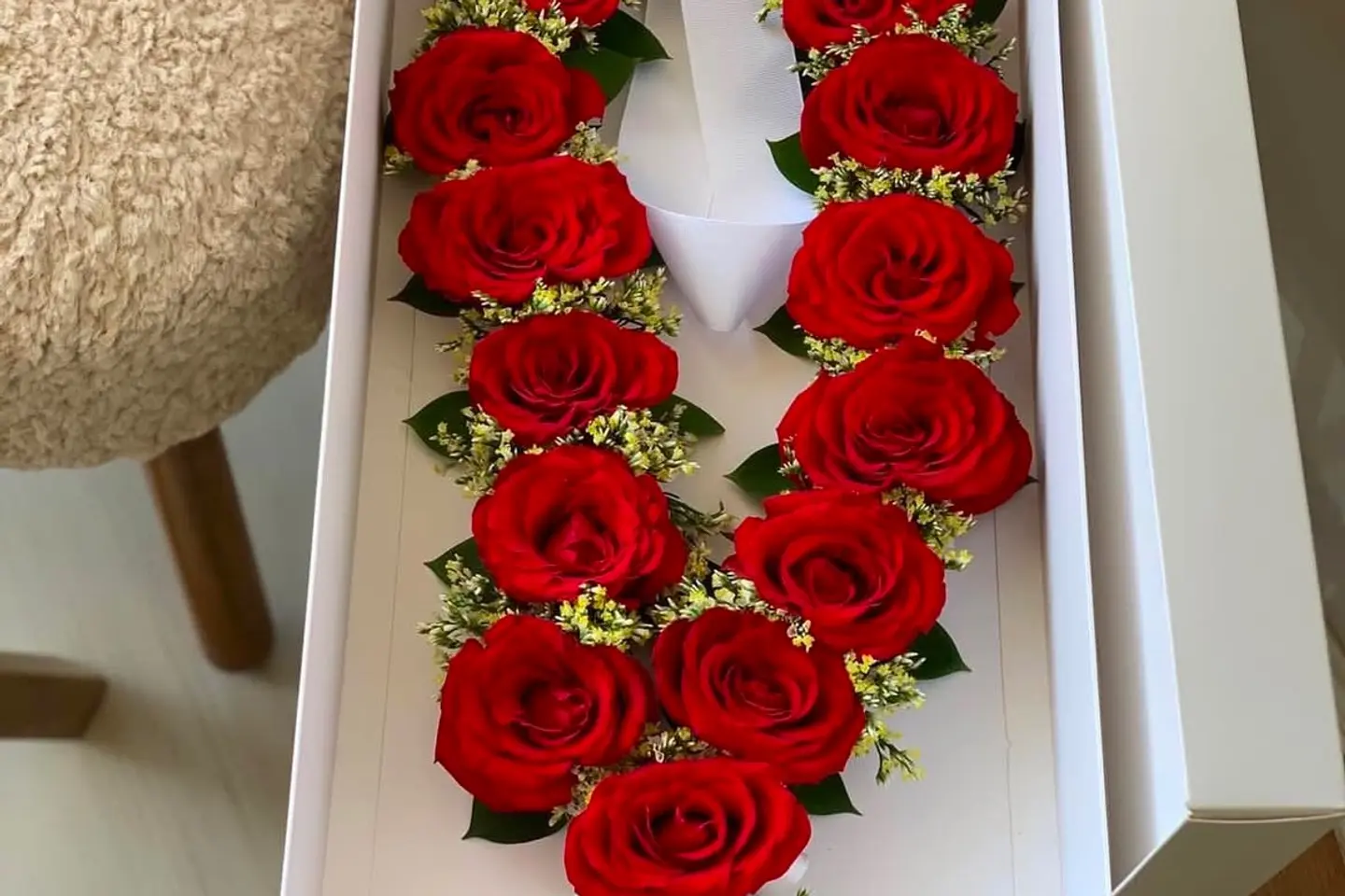 عقد احمر