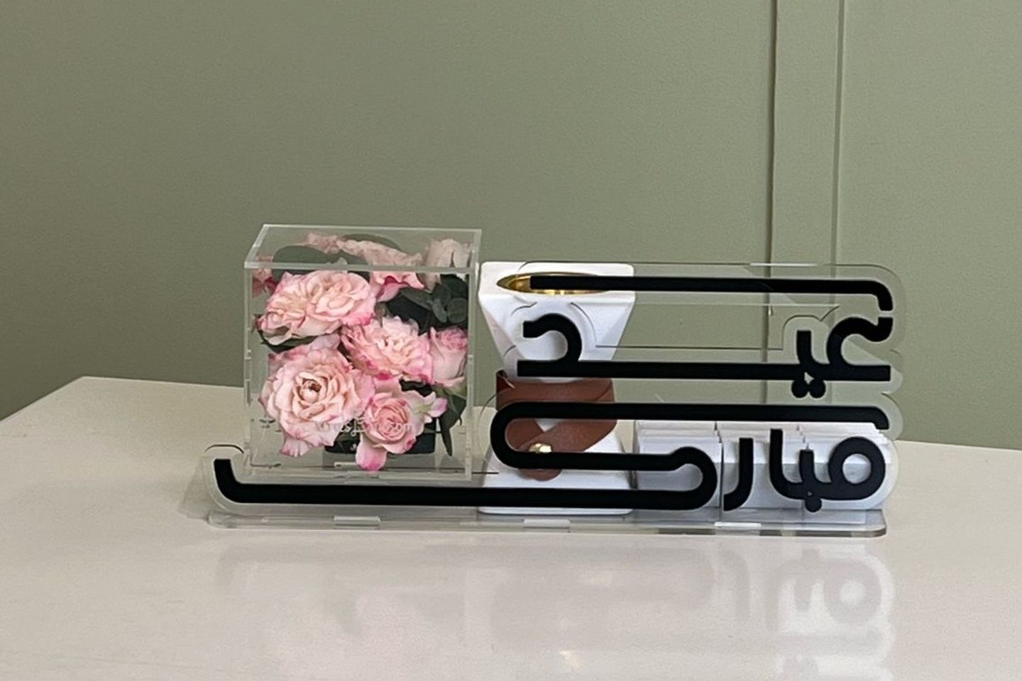 اكريلك عيد مبارك مع ورد وردي