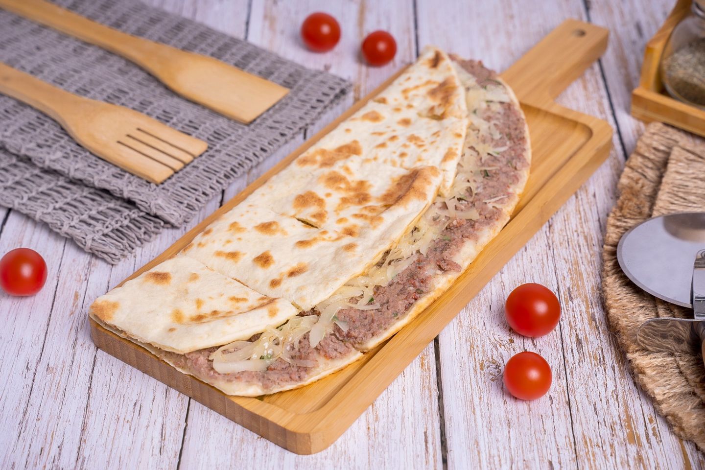 صفيحة لحم مع جبن