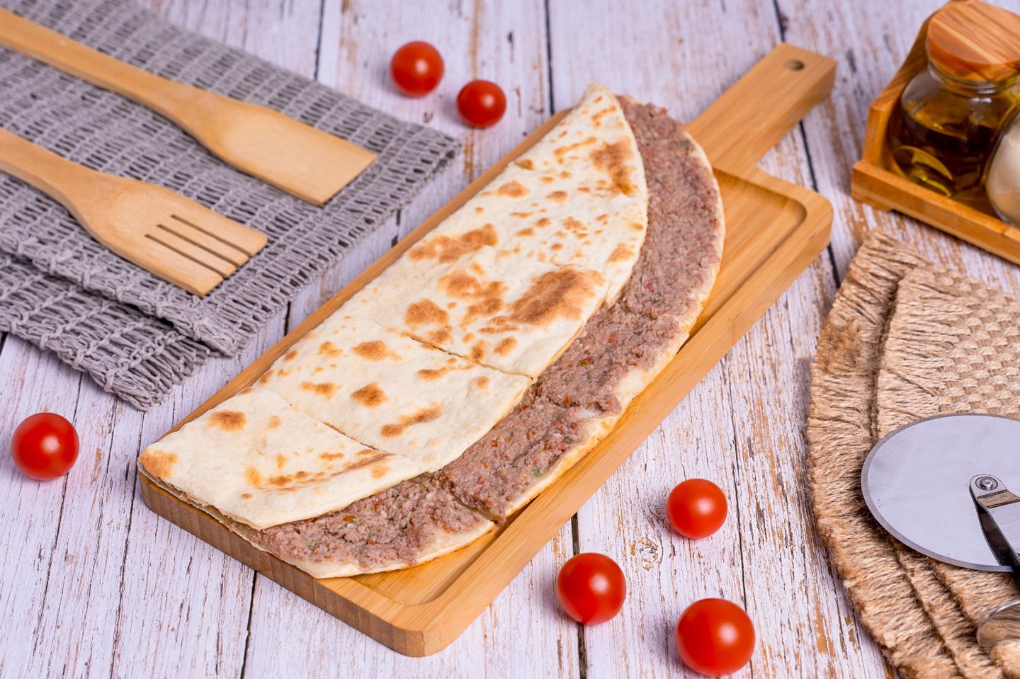 صفيحة لحم بالعجين