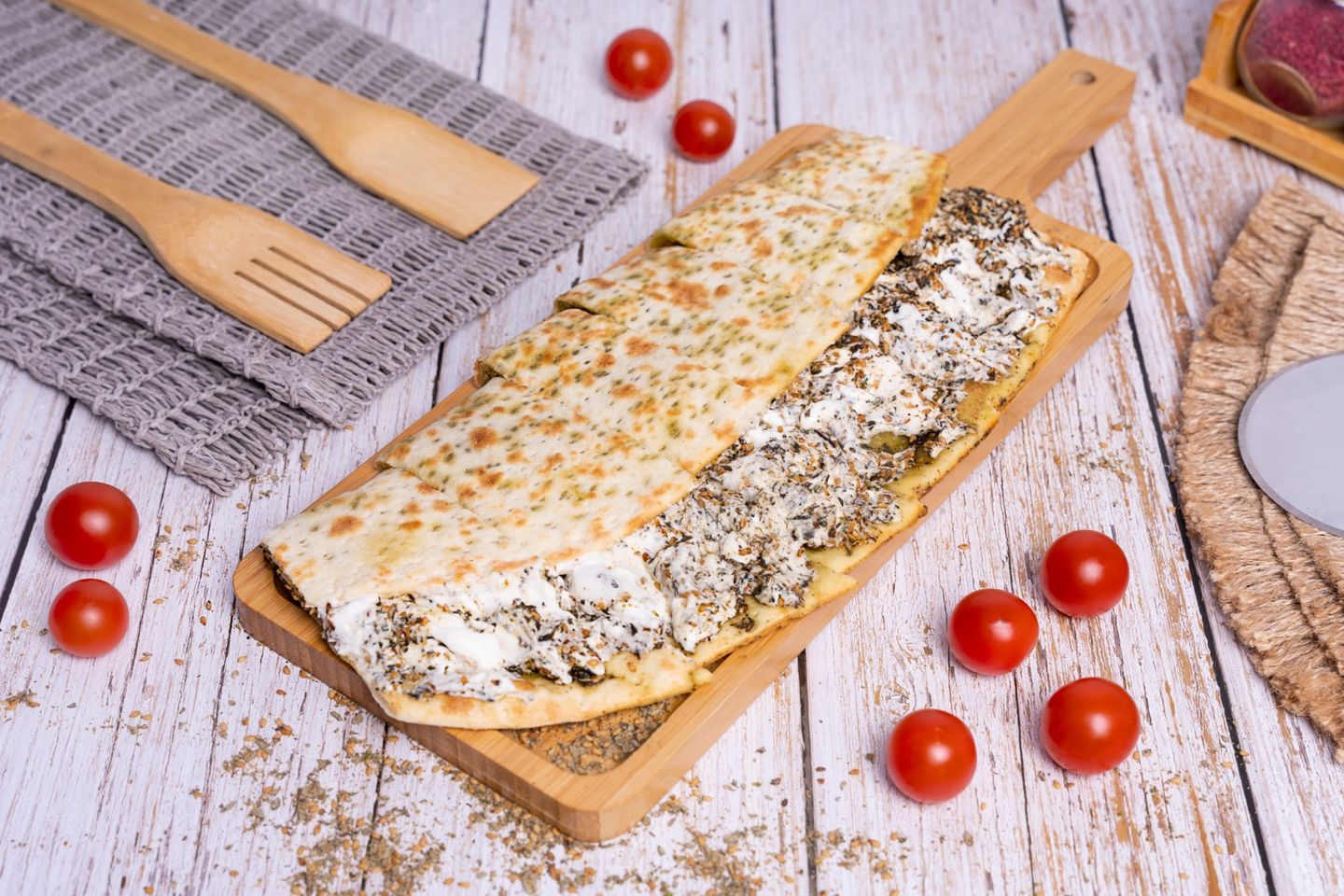 منقوشة زعتر باللبنة التركية