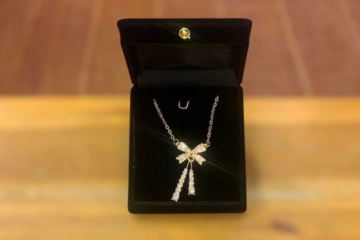 سلسال الفراشه الذهبيه