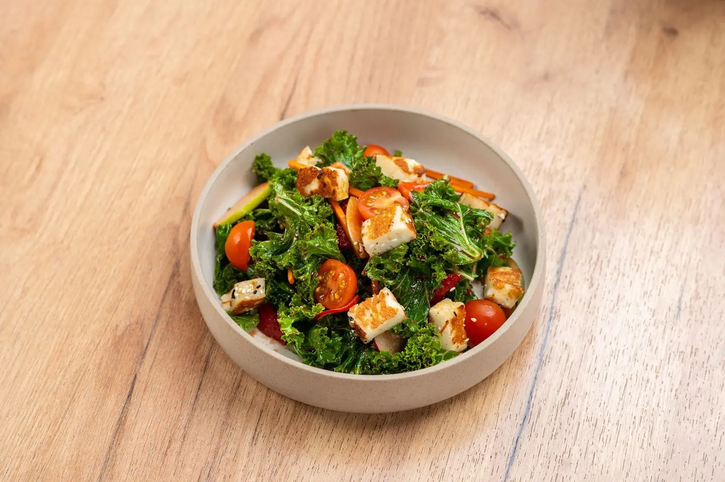 Refreshing Kale Halloumi Salad