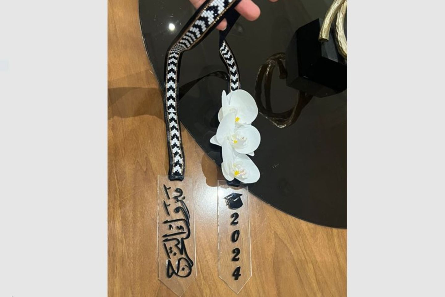 عقد٣