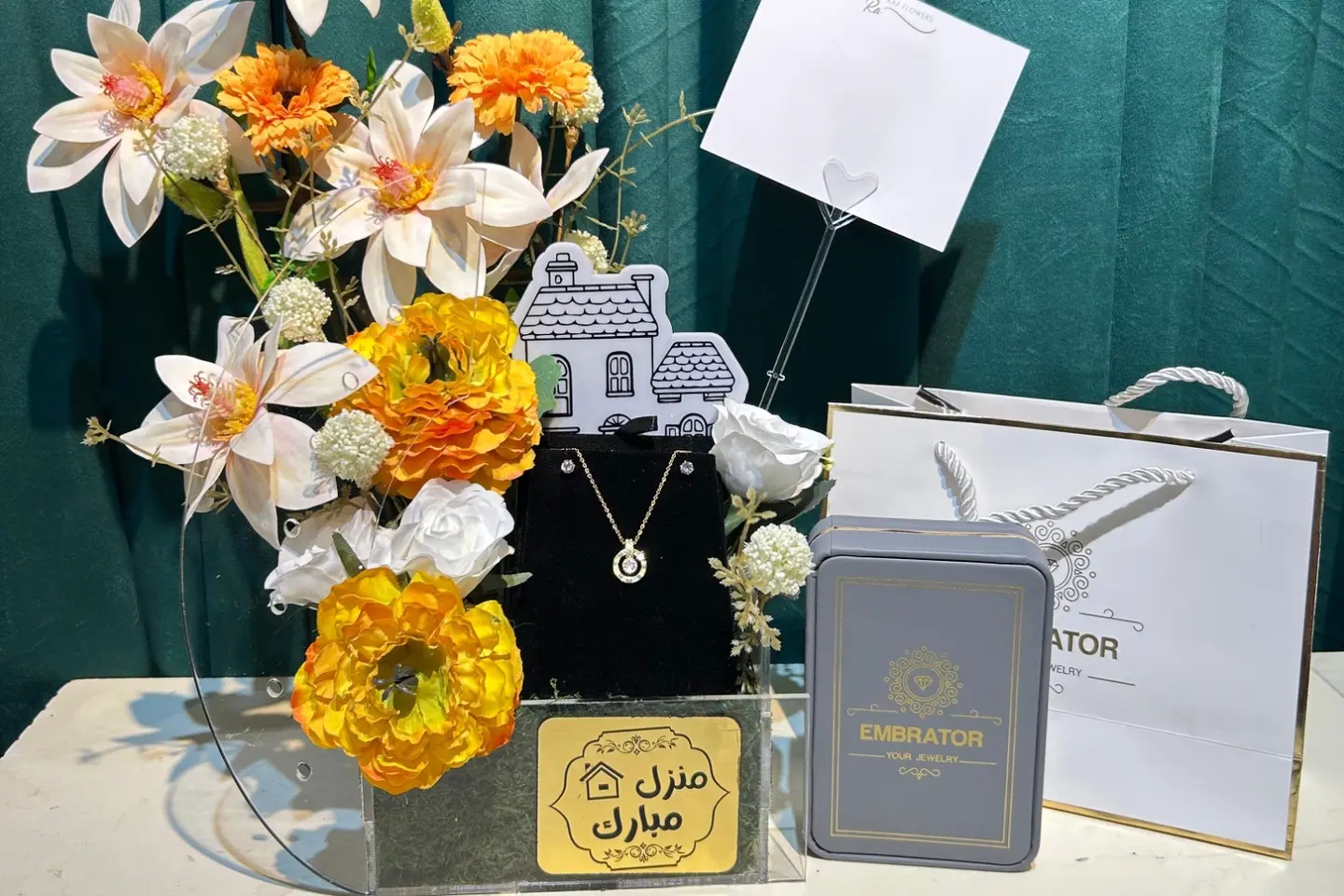 Mubarak House Stand With Original Emperor Chain