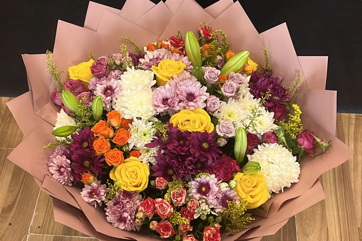 Round Mixed Rose Bouquet Flesh Cover