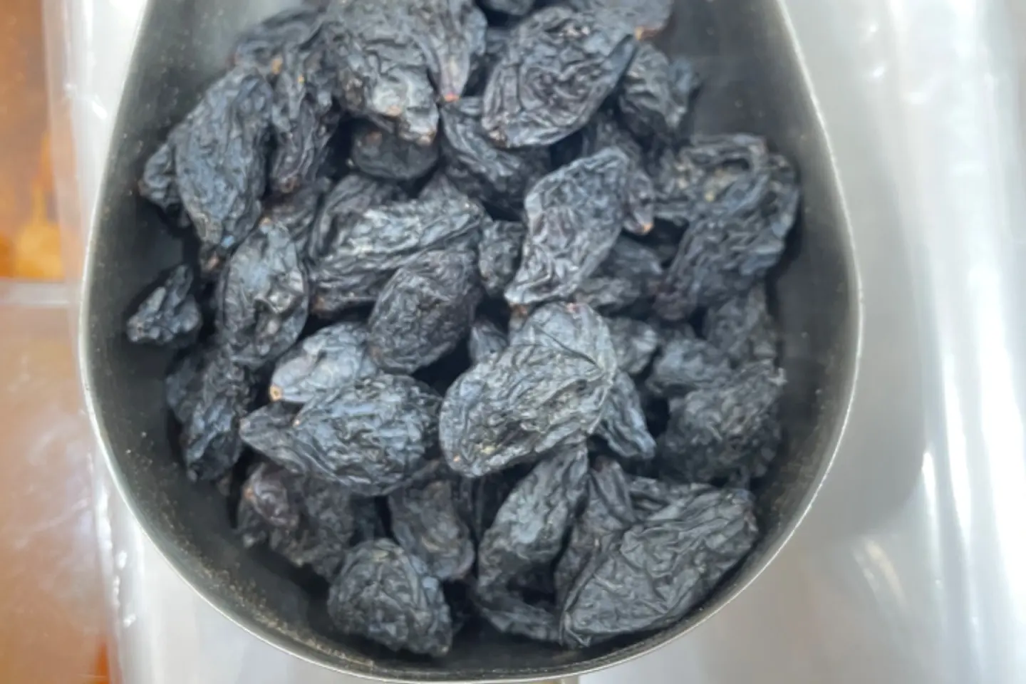 زبيب اسود فاخر يمني بالبذور