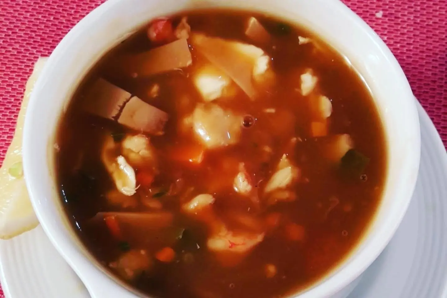 شوربة حارة و حامضة