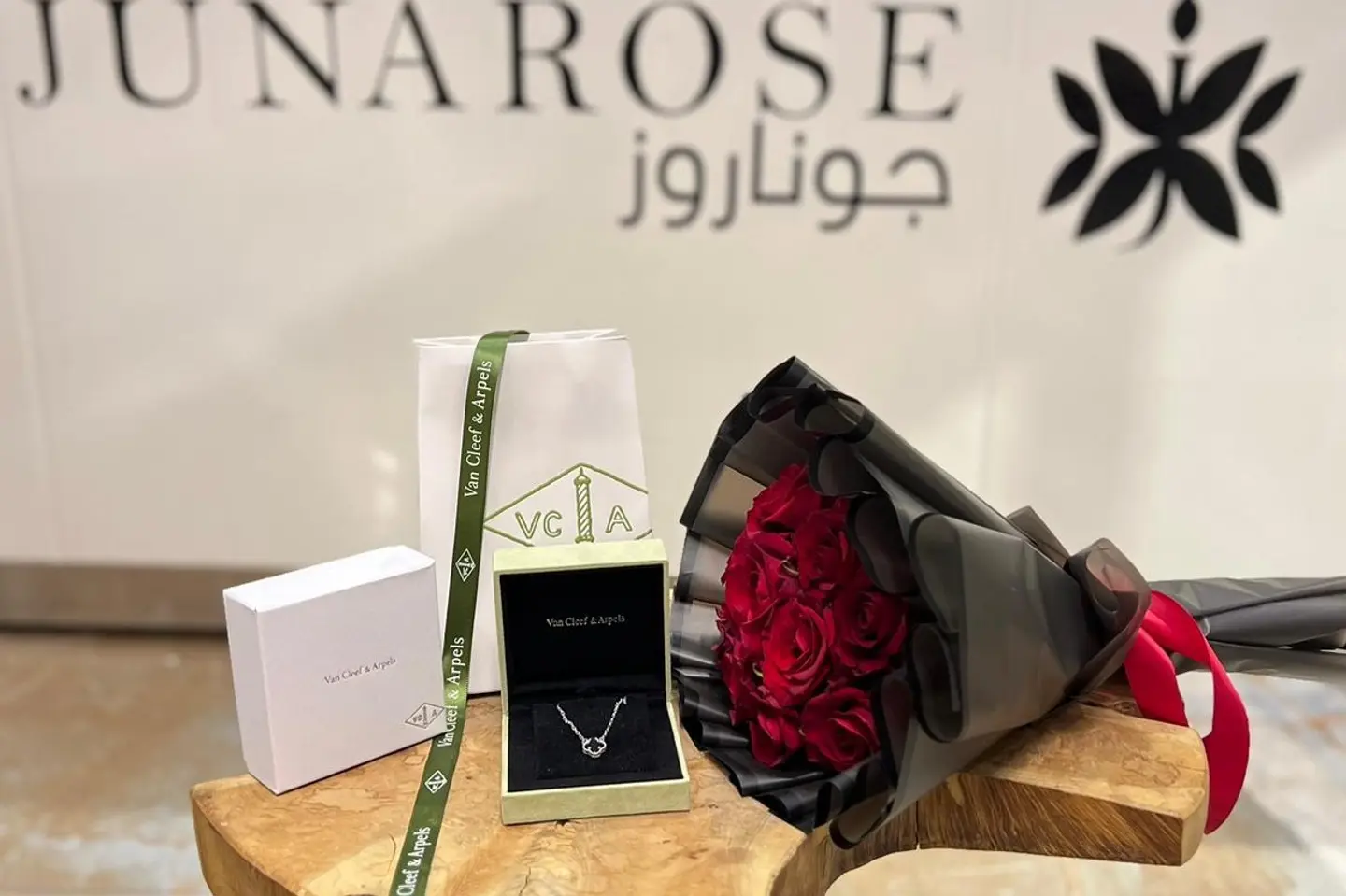 فان كليف و ورد ٤