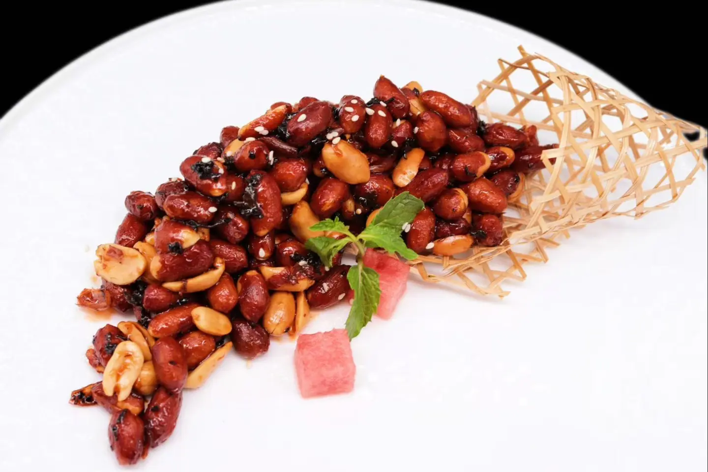 البرقوق المجفف مع الفول السوداني