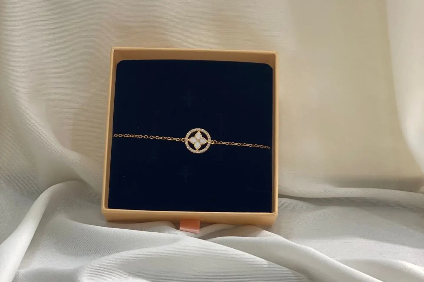 اسورة نسائيه واحد