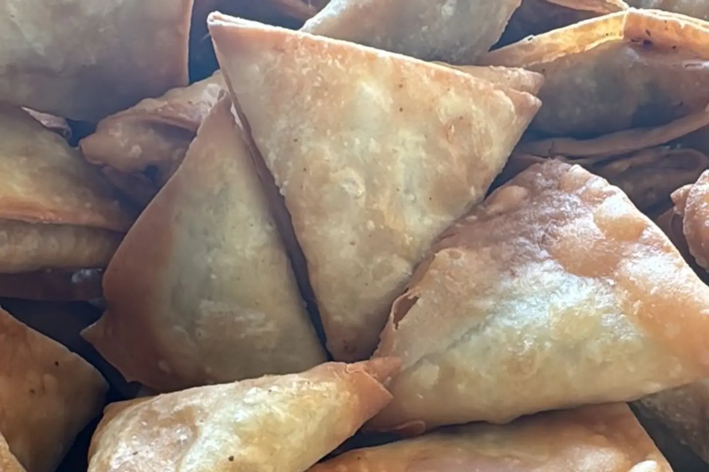 سمبوسة رقاق بجبنة بيضاء