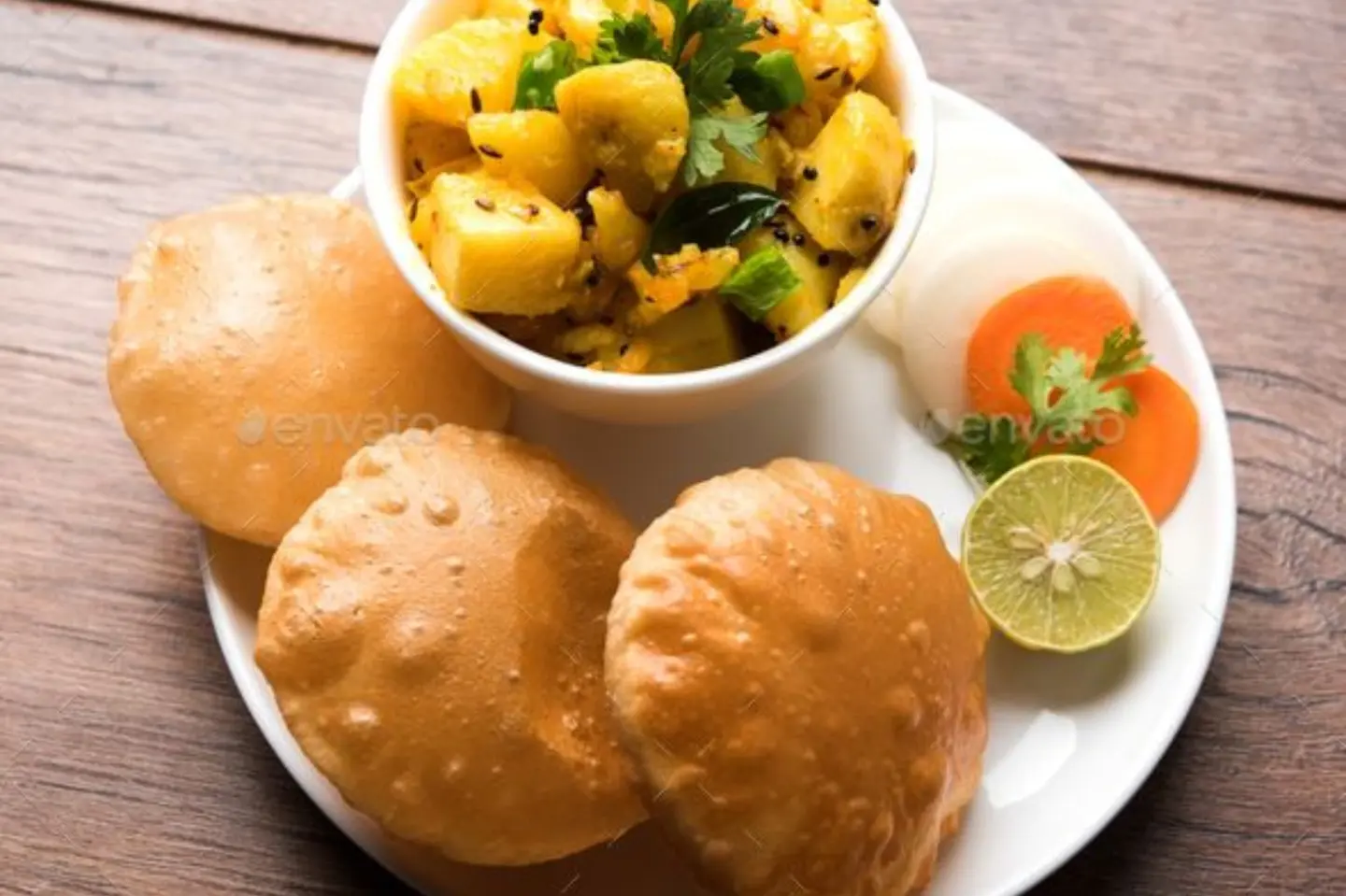 خضار البطاطس وقطعتين من البوري