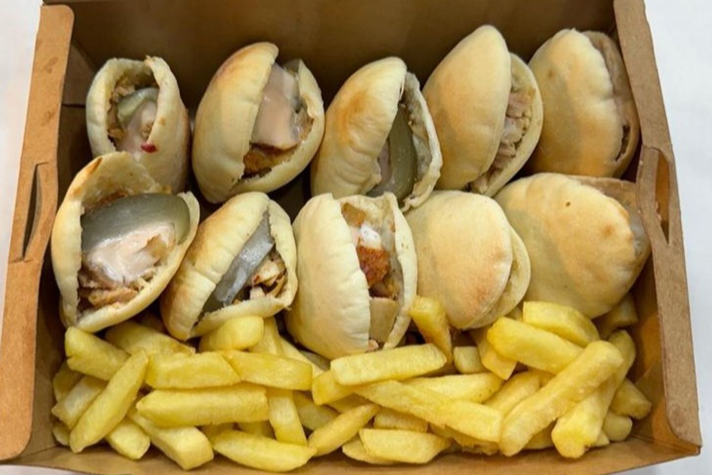 ٦قطع مني شاورما