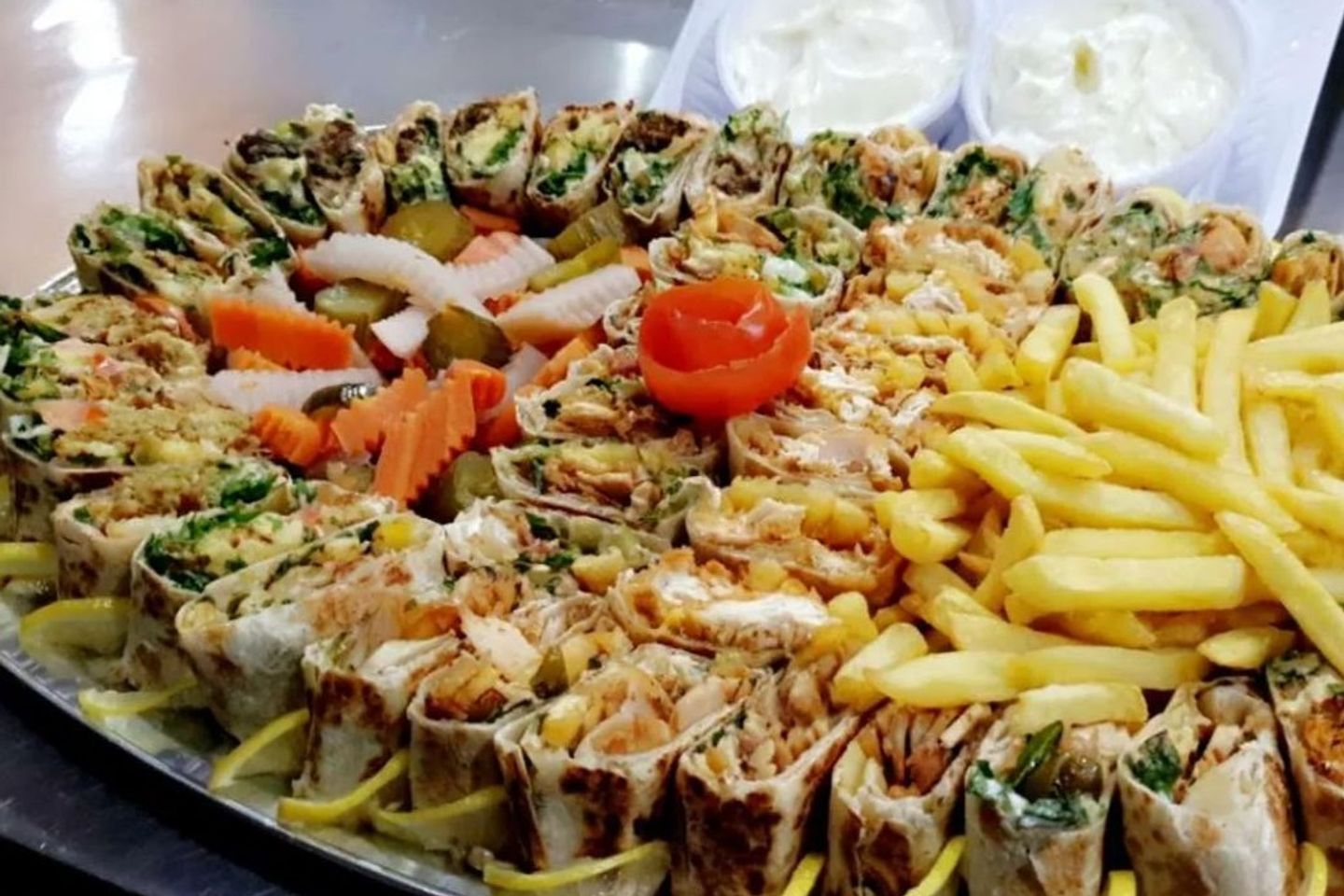 صحن مشكل عائلي ١٦ قطعة