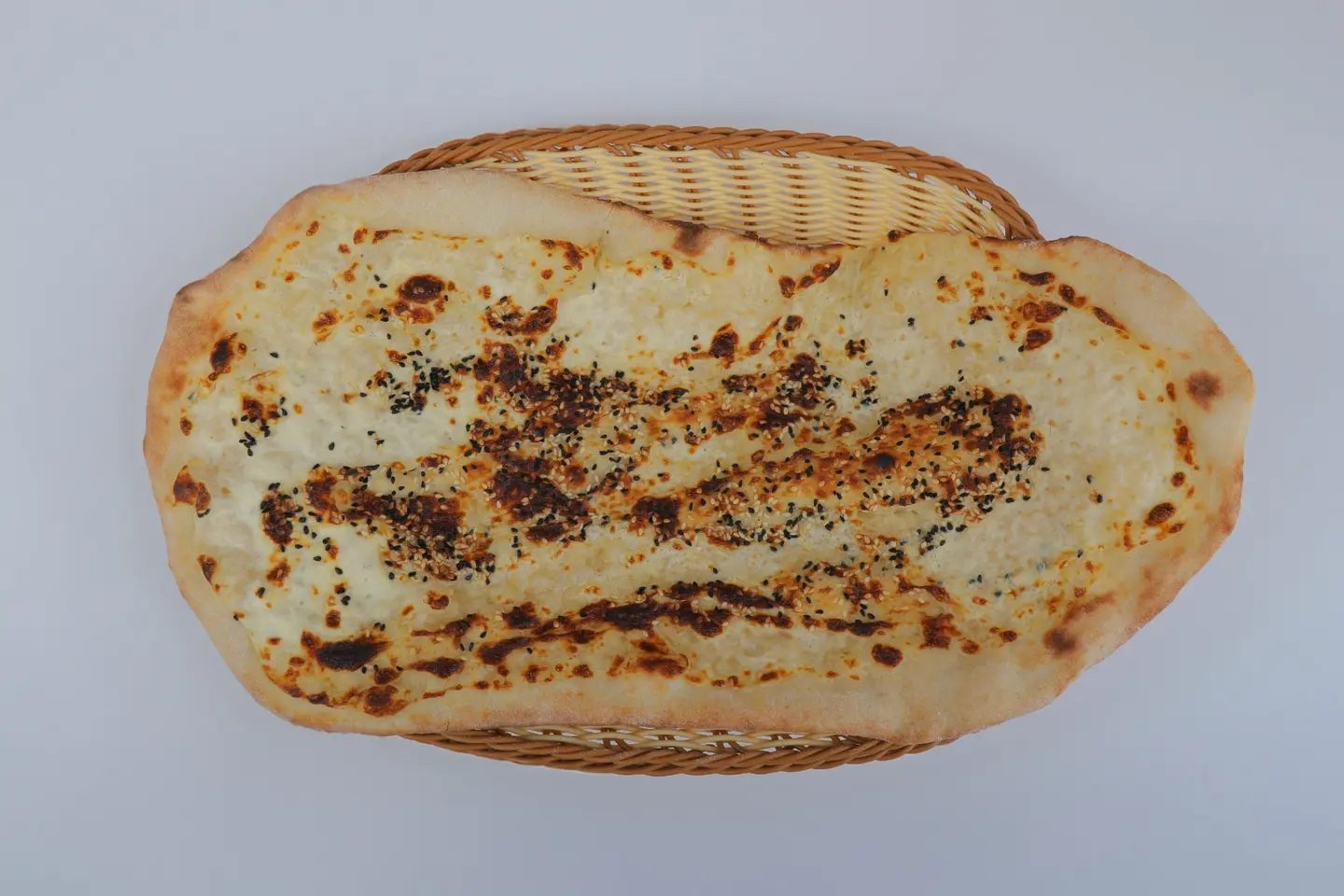 خبز عربي بالجبن