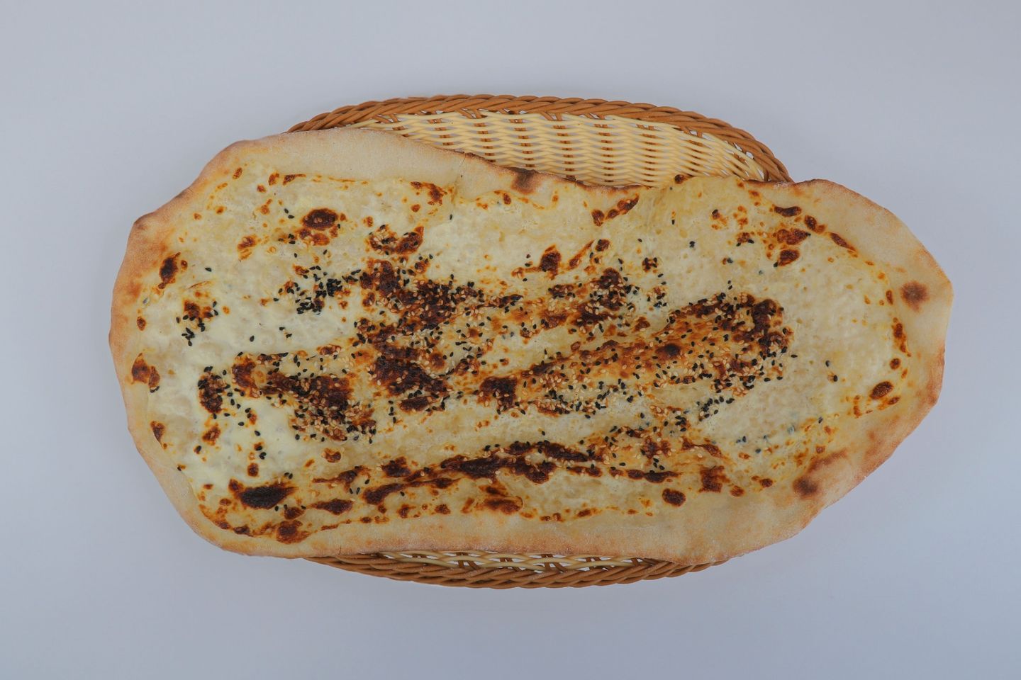 خبز عربي بالجبن