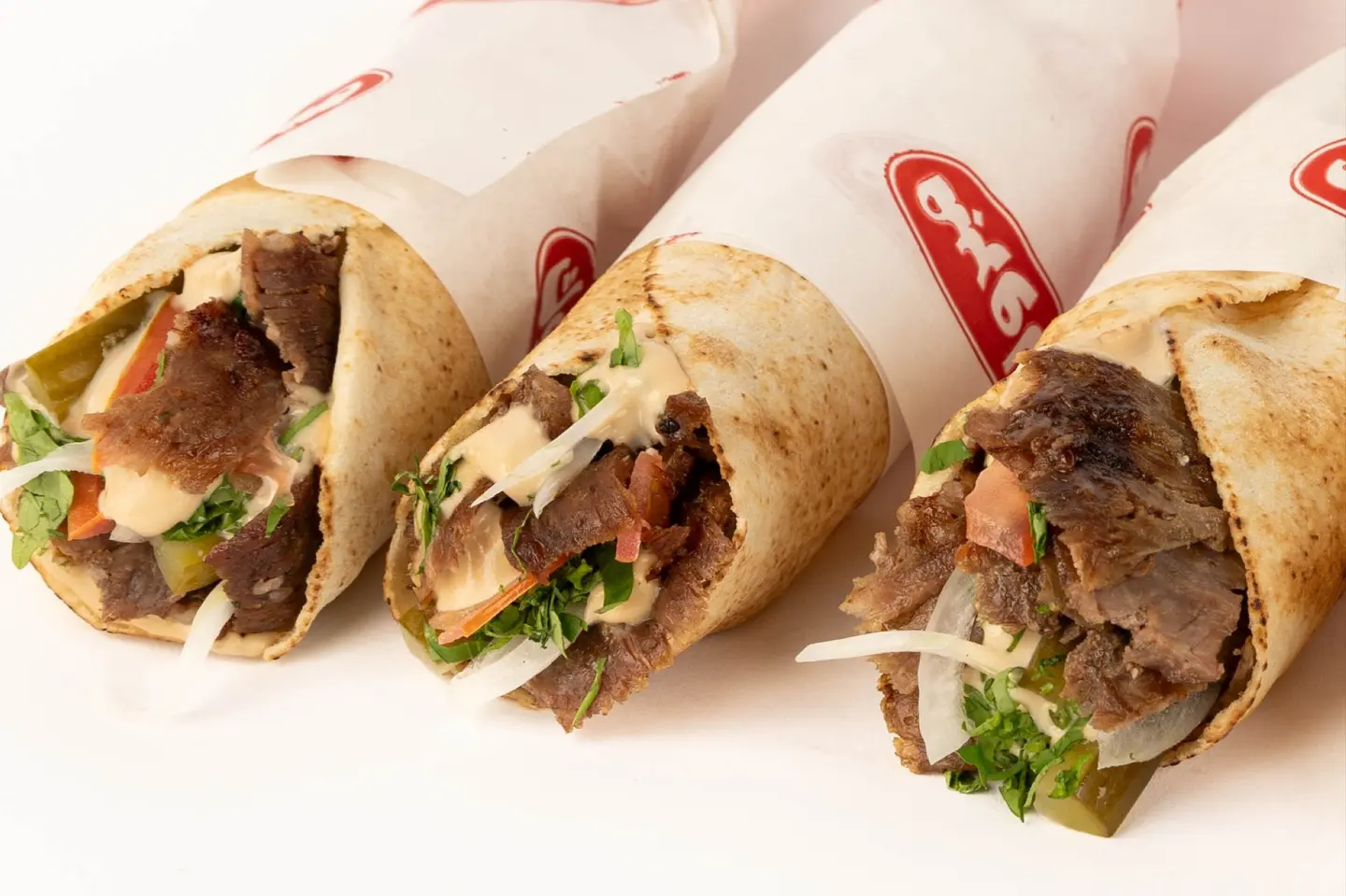 صندوق ستة شاورما لحم ساندوتشات عربي فلقة واحدة