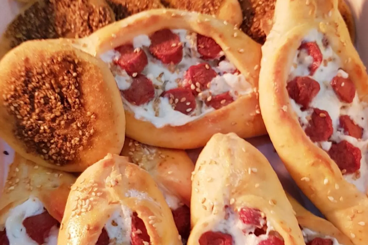 فطيرةنقانق جبنة