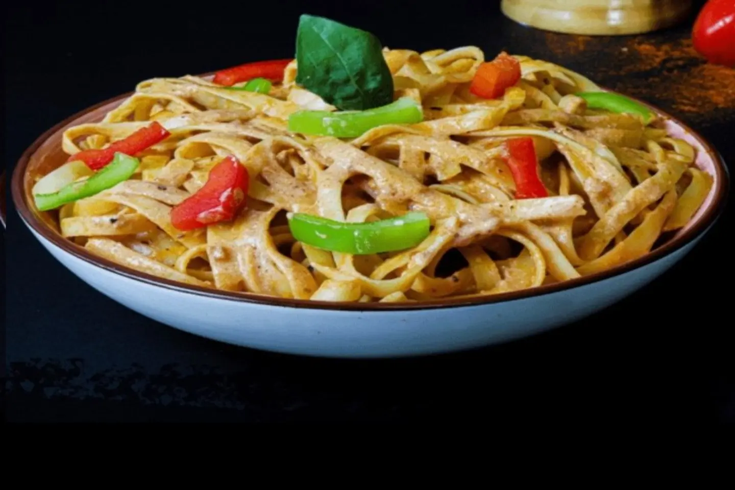 فوتشيني حمراء دجاج