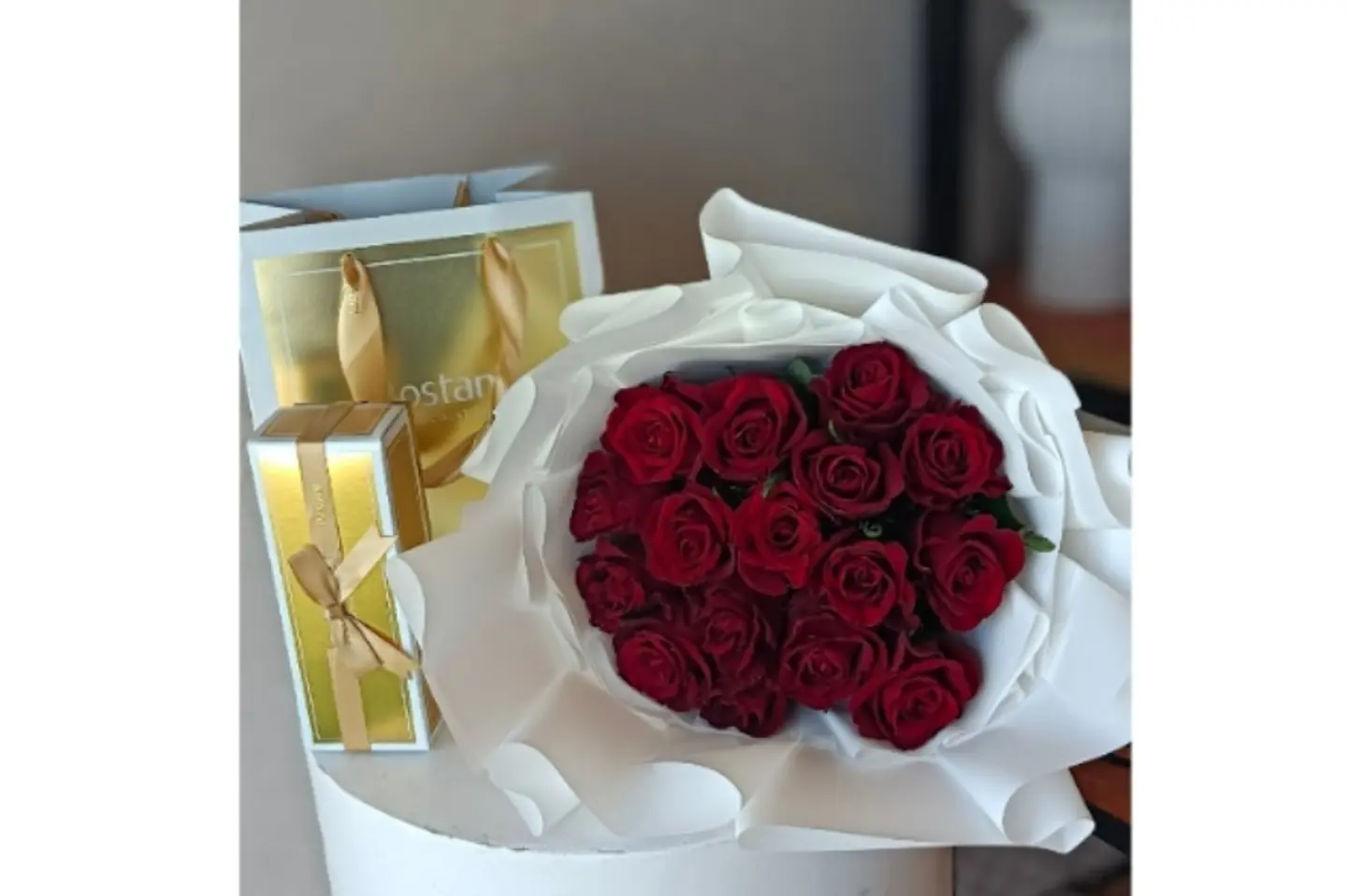 باقه كله جوري لون احمر مع شوكلت بستاني رقم ٣٦