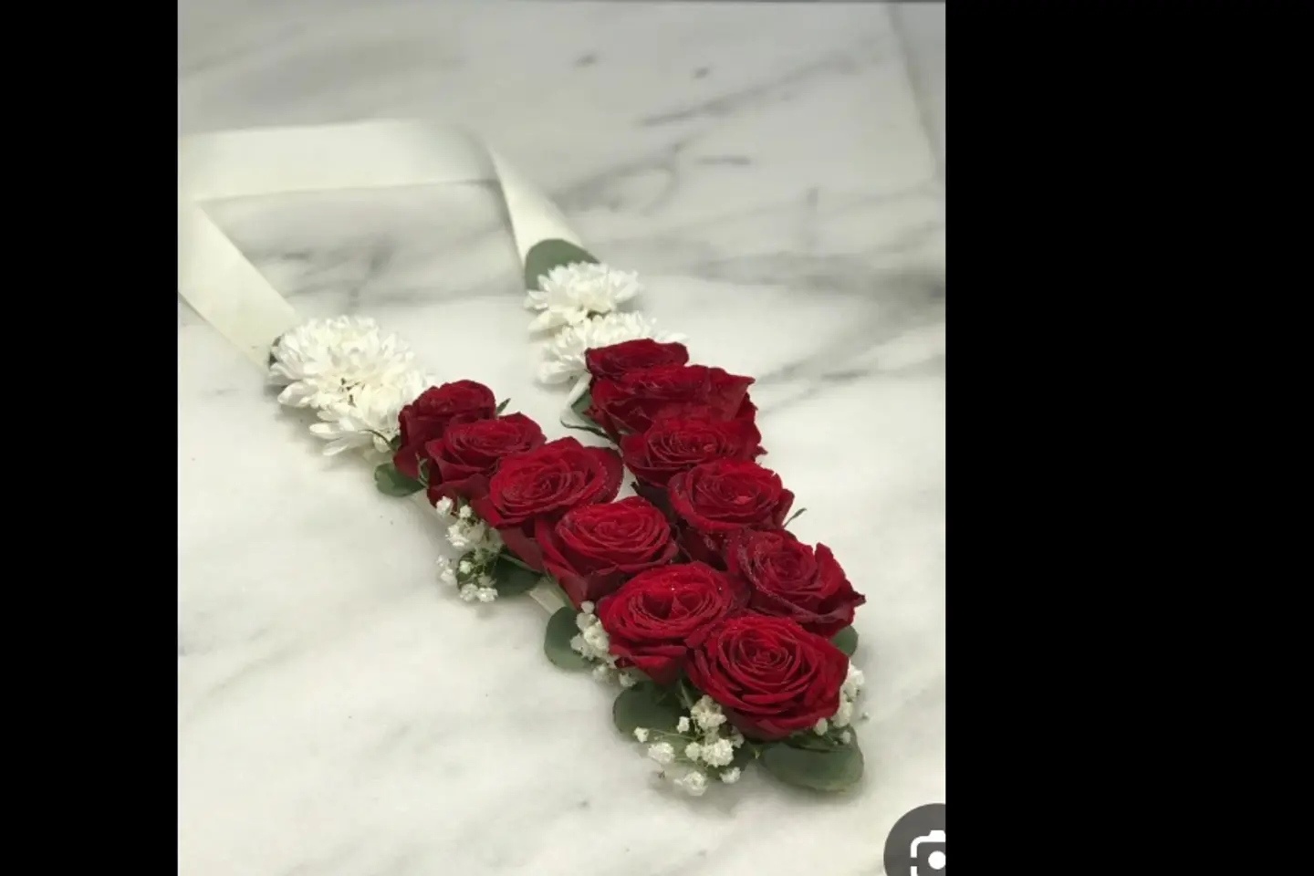 عقد ورد احمر