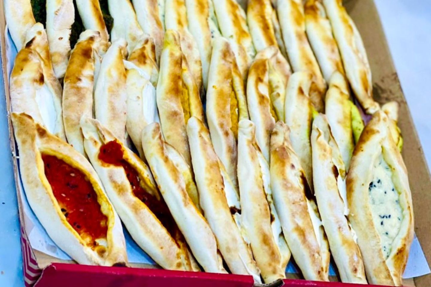 بكس معجنات شامية ١٧ حبه متنوعة