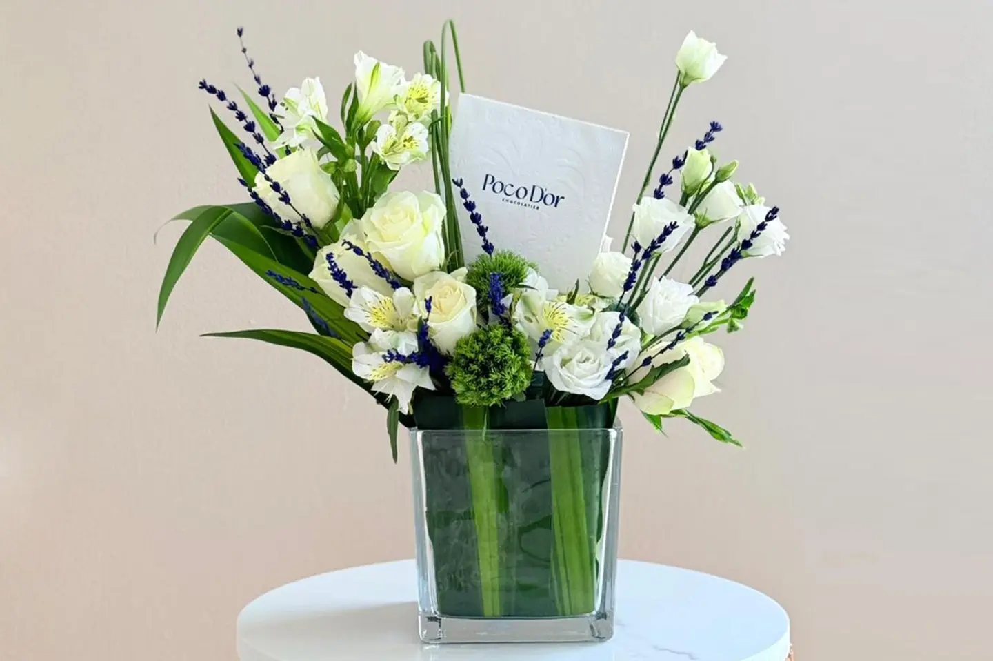 بوكودور فانسي ستيك مع فازه ورد