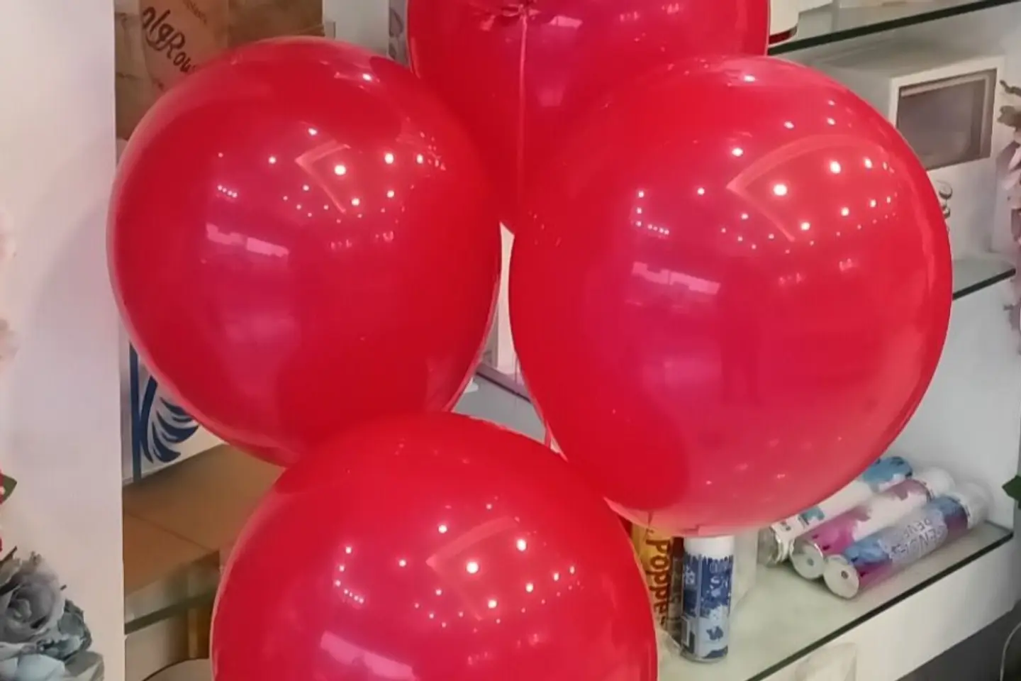 شريطة ستان ابيض