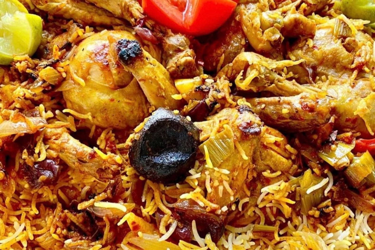 نصف حبة دجاج ورز مضغوط