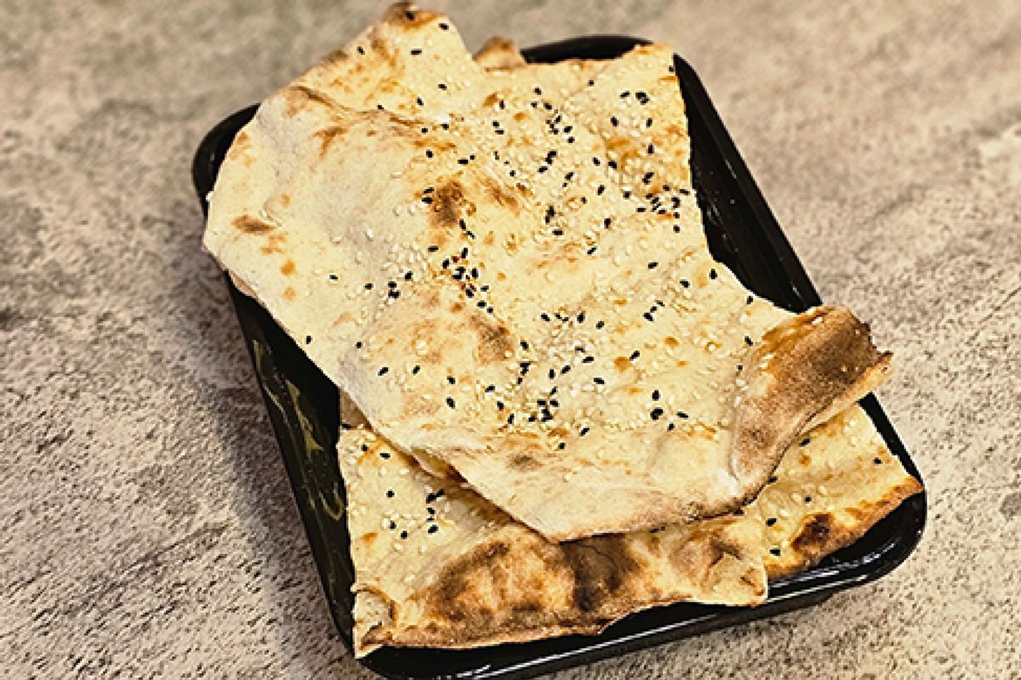 خبز نان بالسمسم