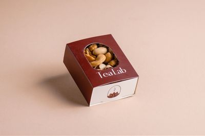 مكسرات مشكّلة