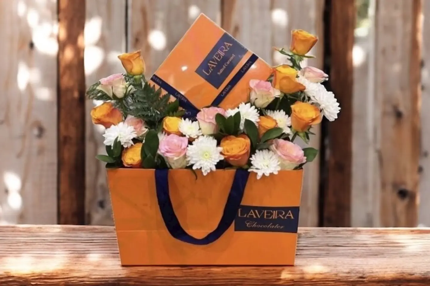 لافيرا سولتد كراميل مع ورد