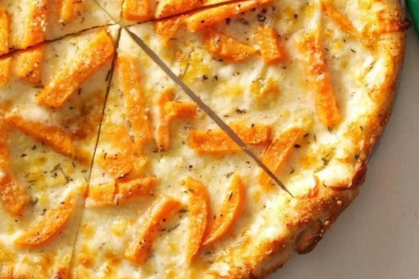 بيتزا بطاطا ودجز - وسط