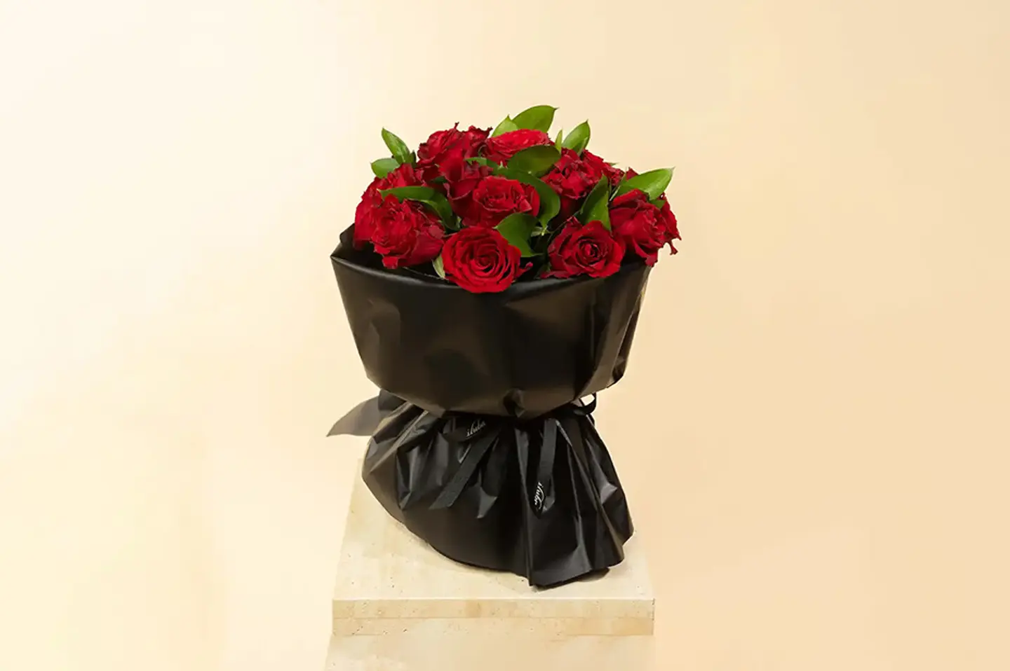 ورد طبيعي بوكيه حمراء