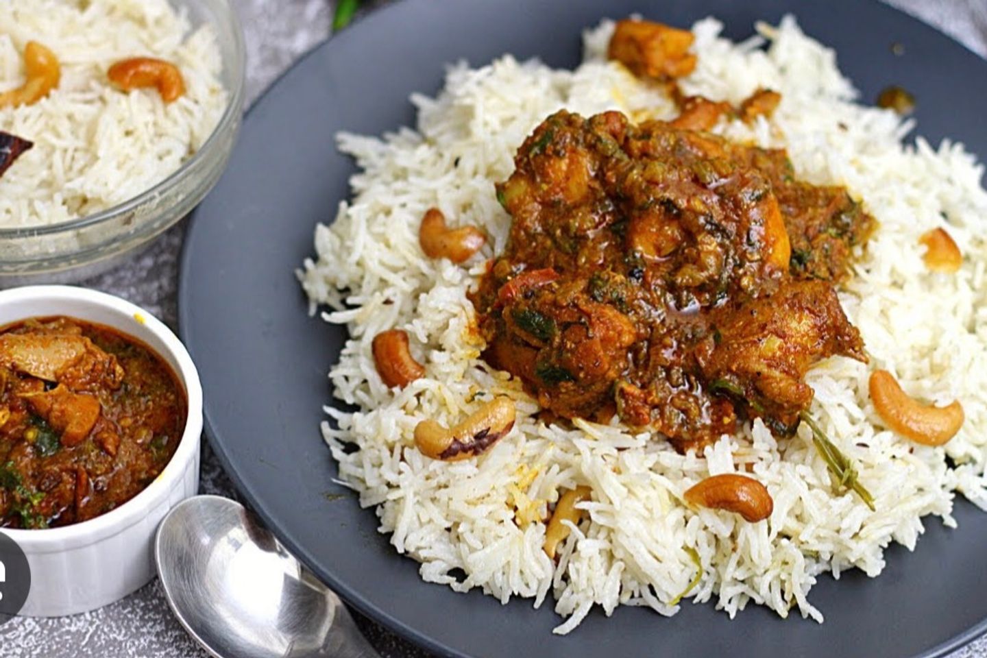 ارز بالسمن مع مرق لحم غنم