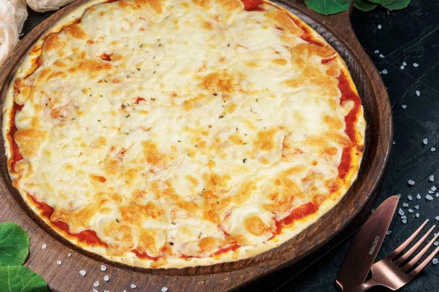 مناقيش الجبنة وصلصة