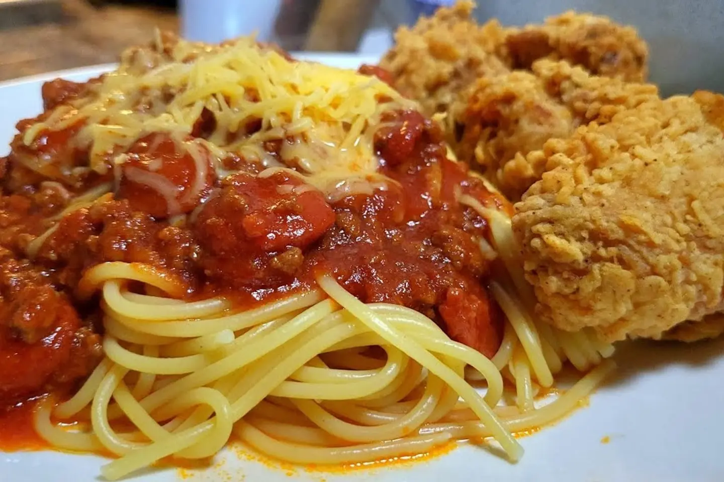 Spaghetti With 2 Pieces Of Fried Chicken With Rice
